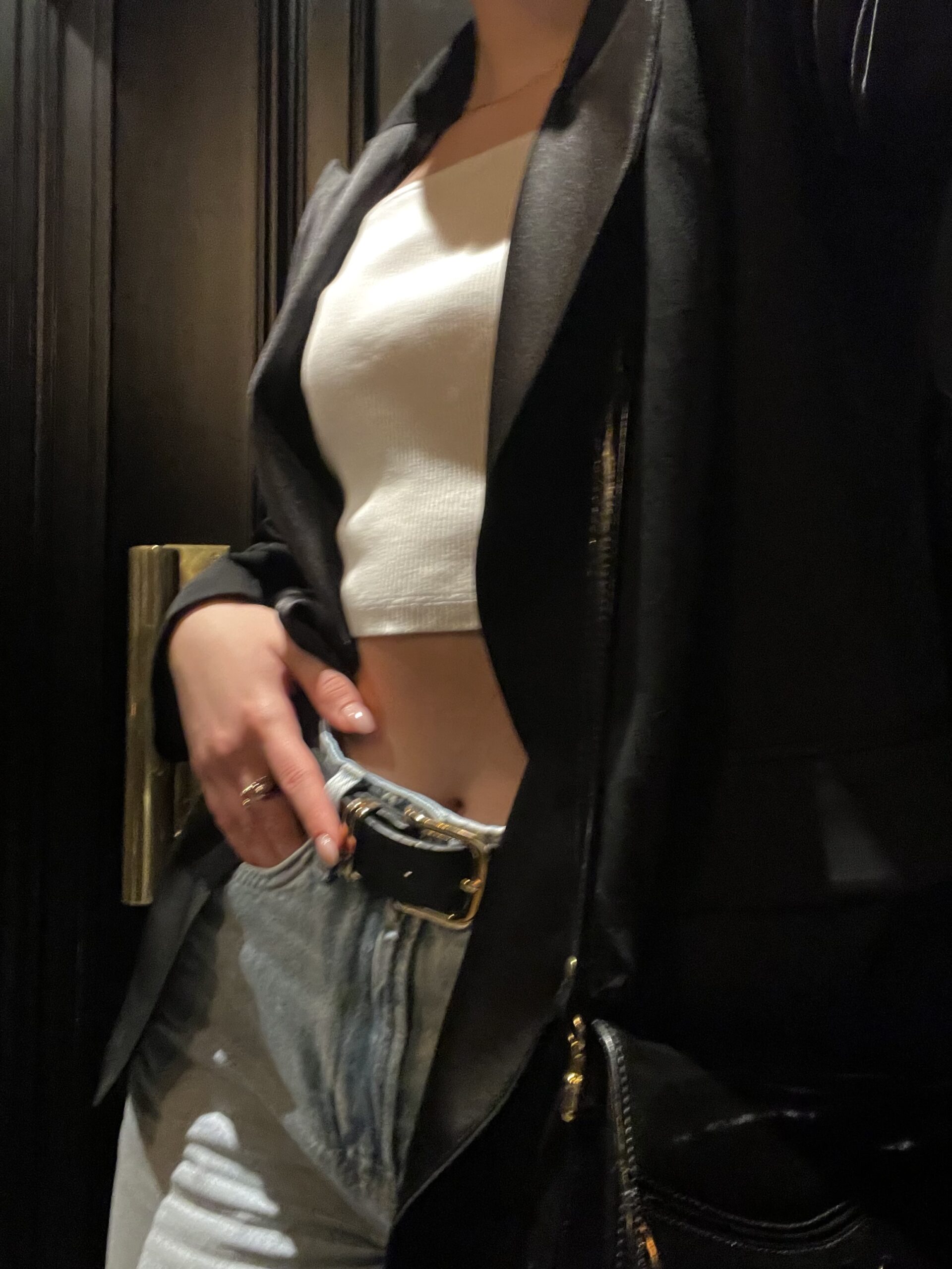 define feminine aura